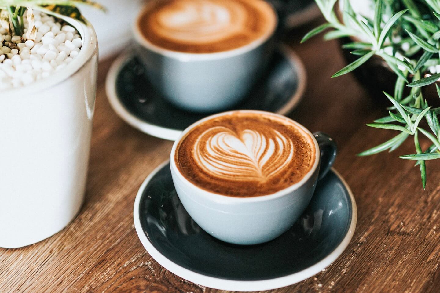 夜もコーヒーが飲みたい！睡眠に影響しない飲み方ってある？